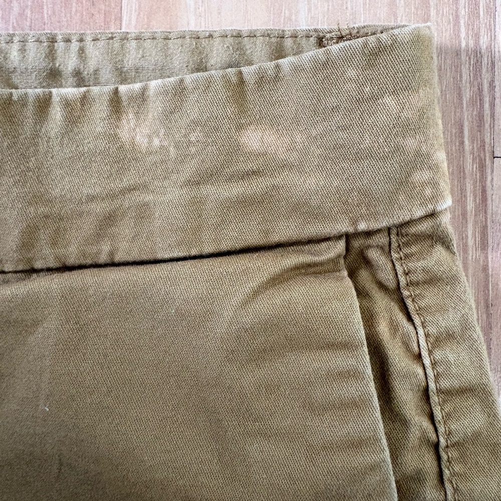 Old Navy Women's Brown Cargo Shorts - Picture 4 of 4